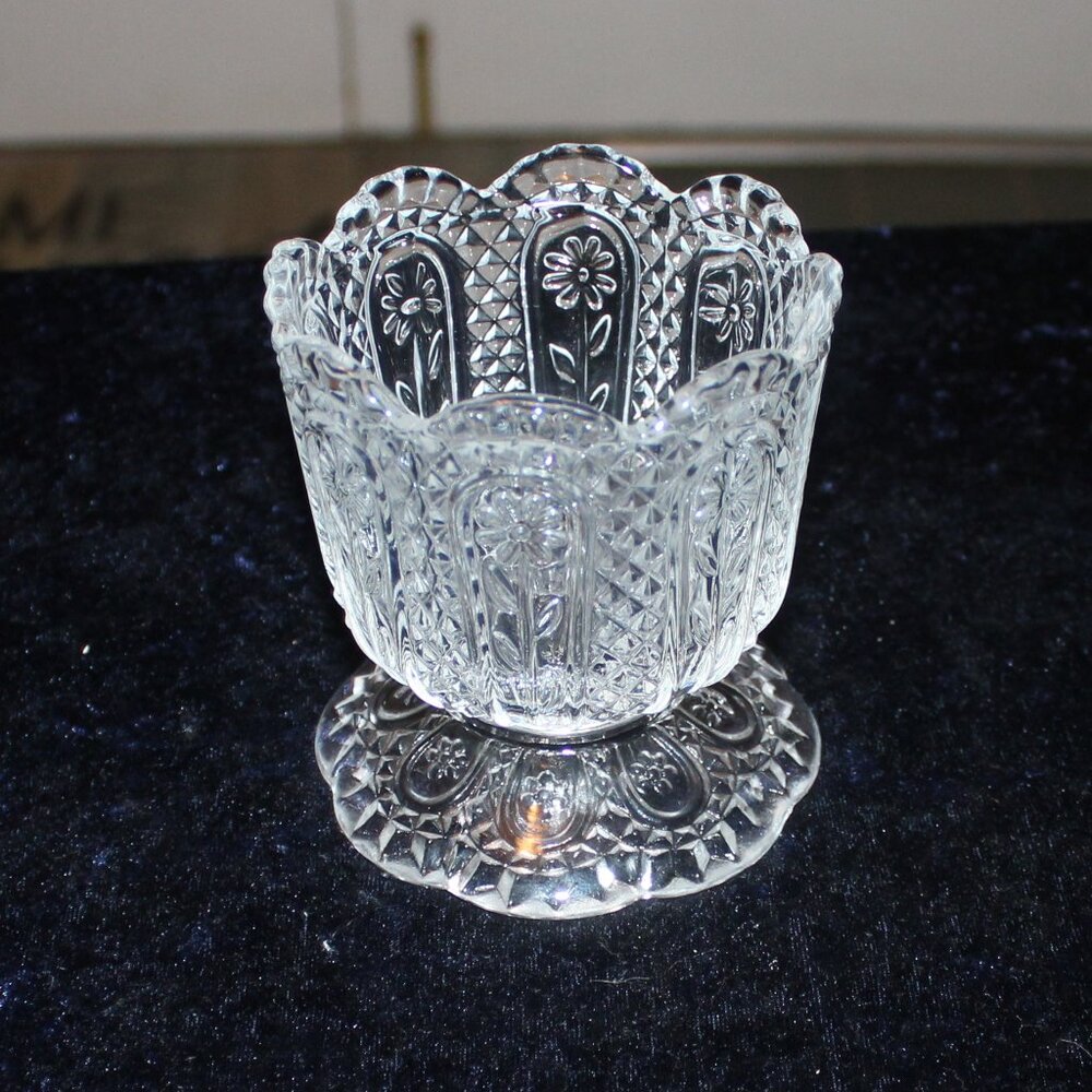 Avon CRYSTAL CLEAR GLASS FLOWER FOOTED CANDY DISH/ BOWL/ CANDLE HOLDER